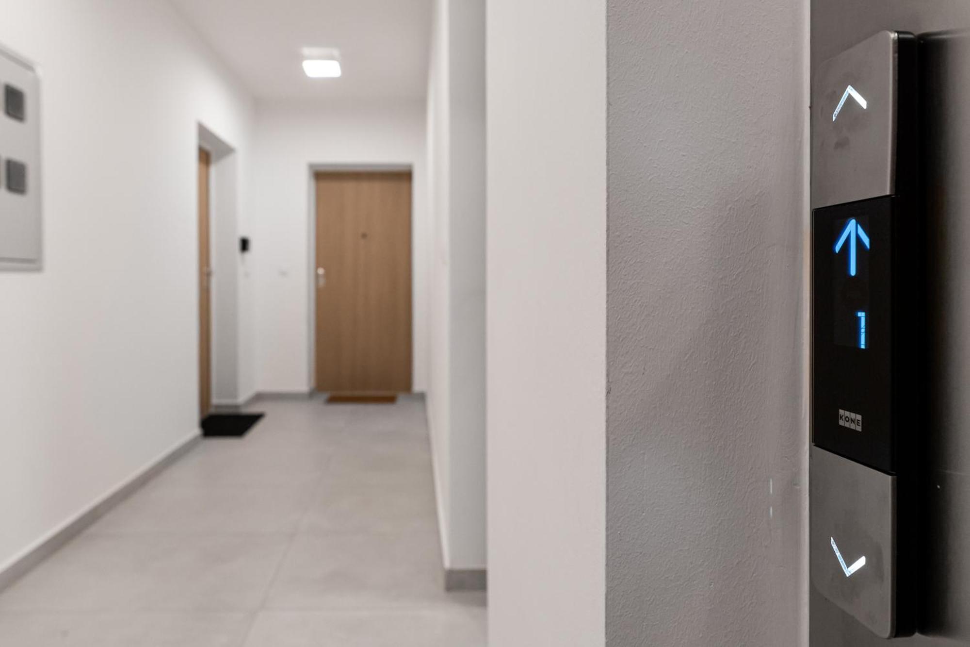 Ferienwohnung Tres Fenestras Zadar - Private Parking Exterior foto